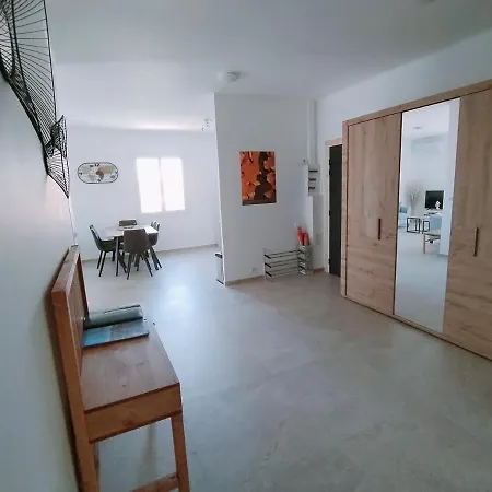 Grand Spacieux Climatise Appartement *